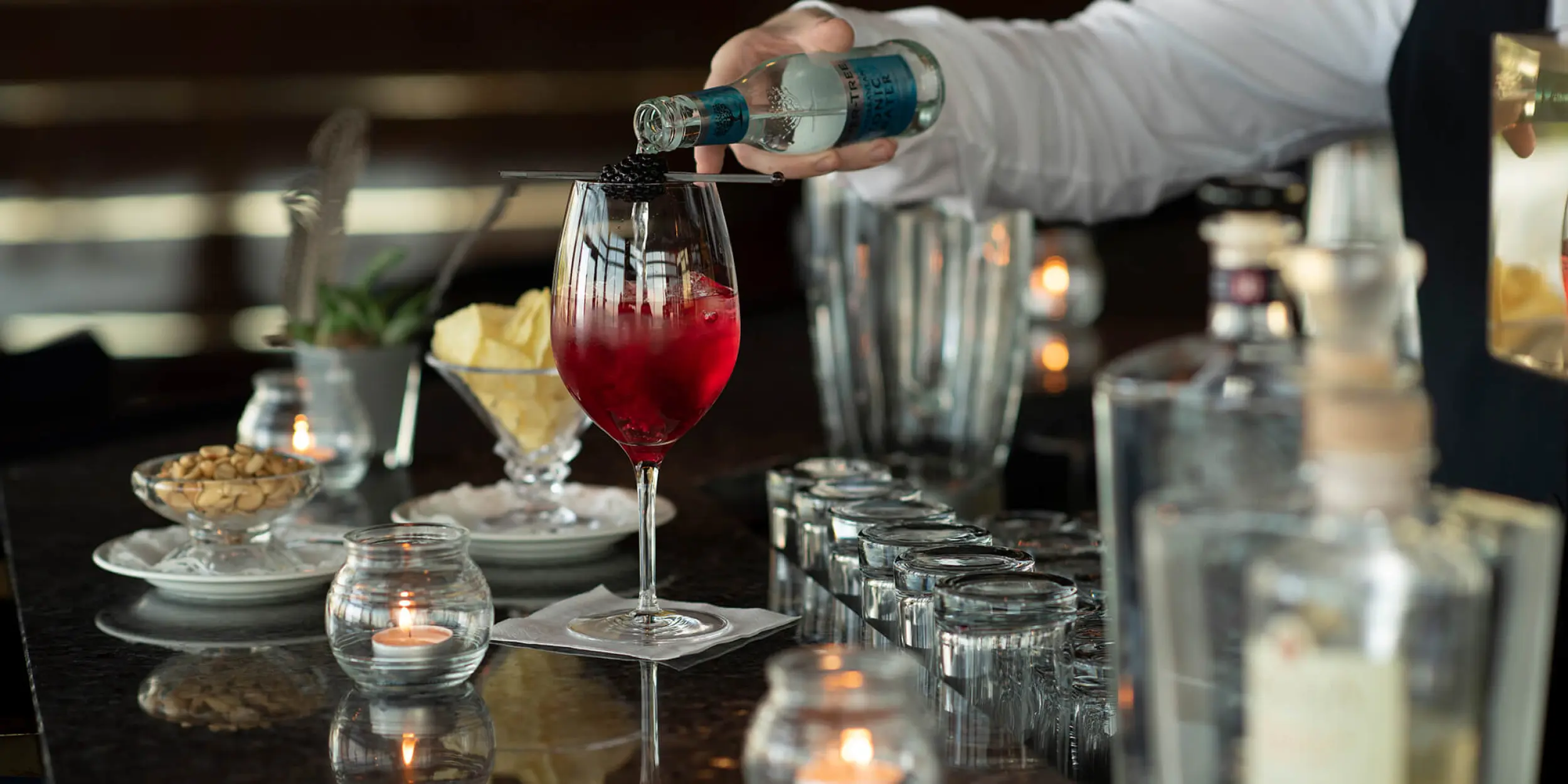Lobby Bar - Bad Horn