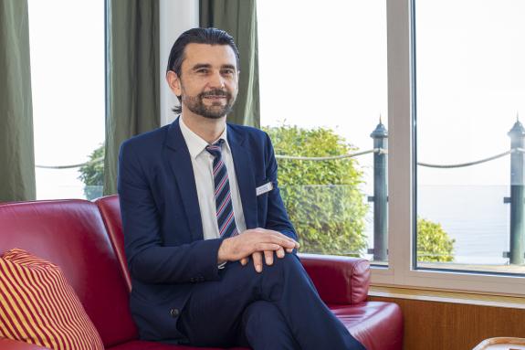 Valon Stoss - Chef de Service