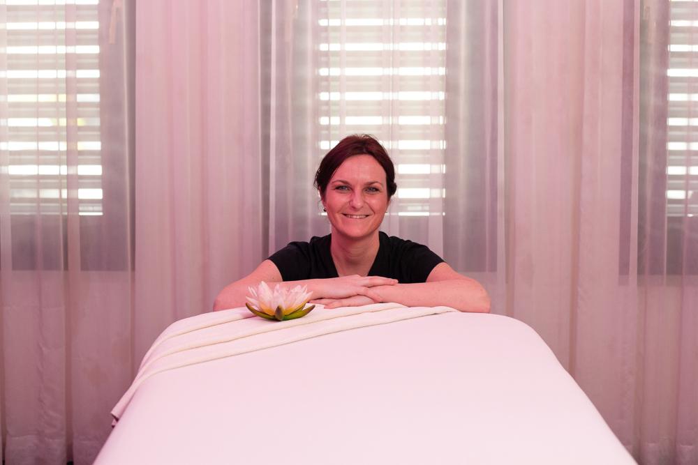Diana Ehrhardt - ...is make-up artist and lets guests shine