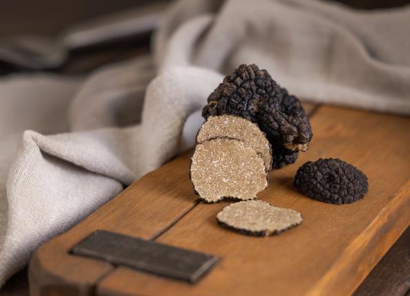 Diamonds of the Kitchen - White and black truffles