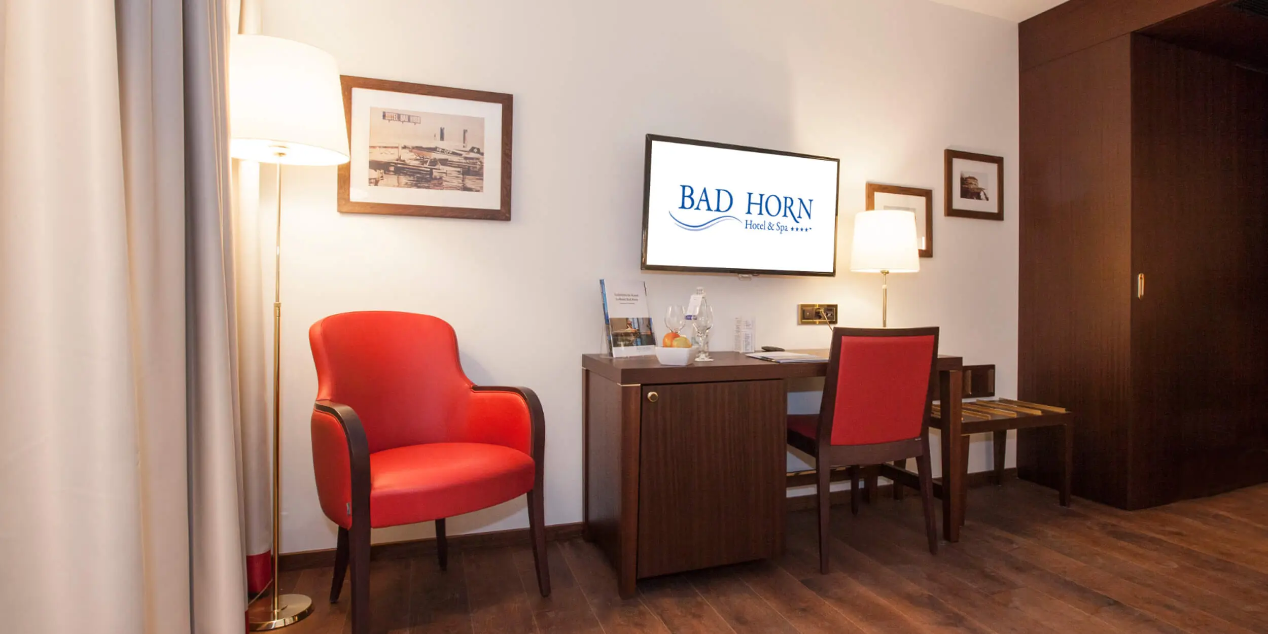 Deluxe First Cabin - Bad Horn