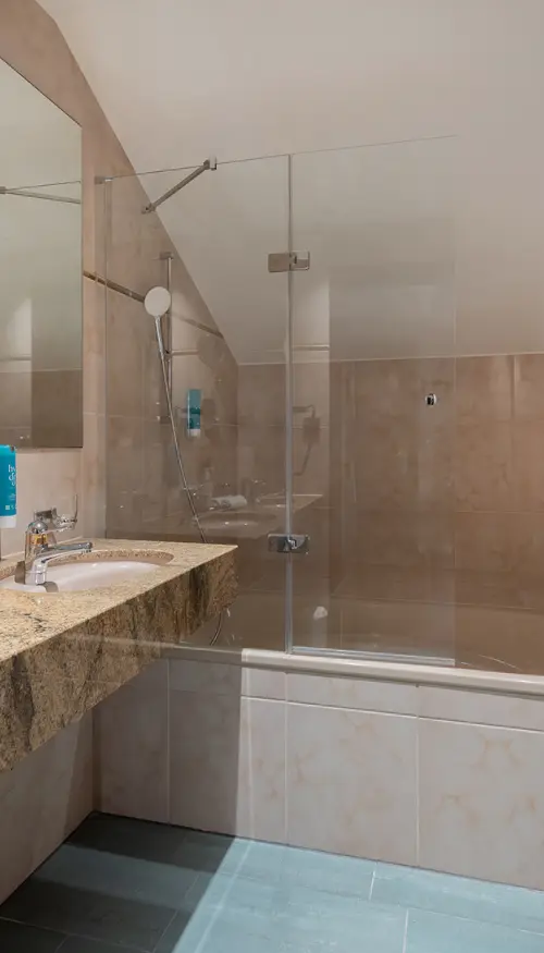 Suites Cabines Supérieures - Bad Horn
